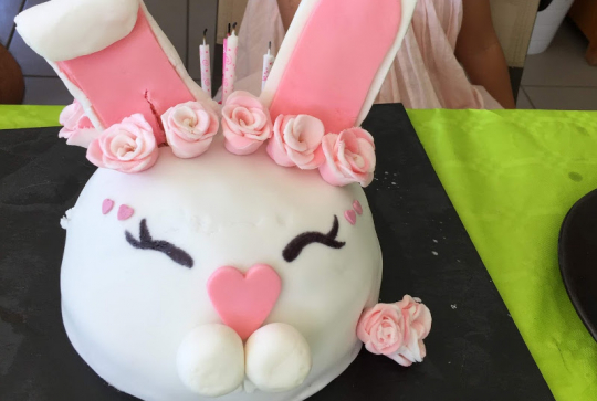 Gâteau lapin aux grandes oreilles