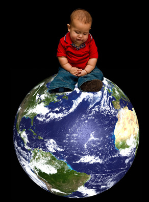 Enfant sur globe terrestre