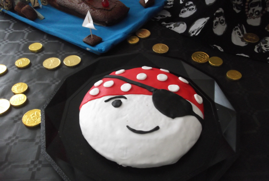 Gâteau pirate rouge et blanc