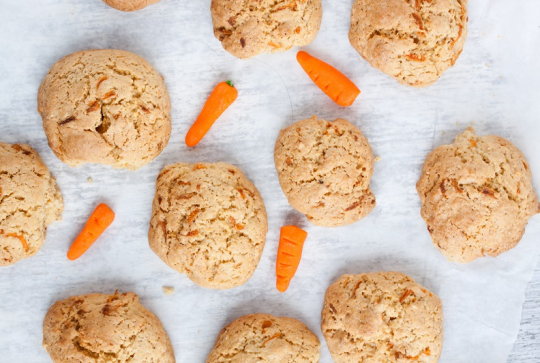 Carrot cookies pot