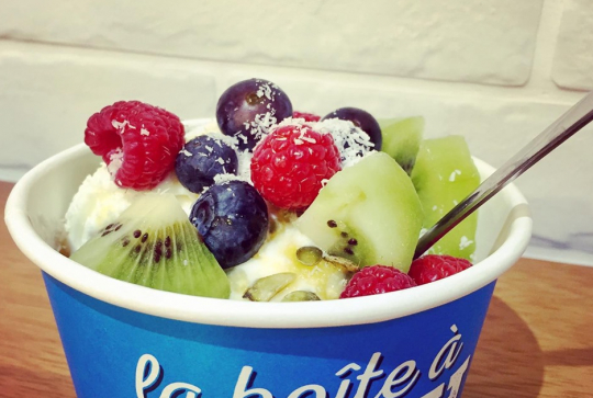 La Boîte à Meuh : yaourt glacé avec framboise et kiwi