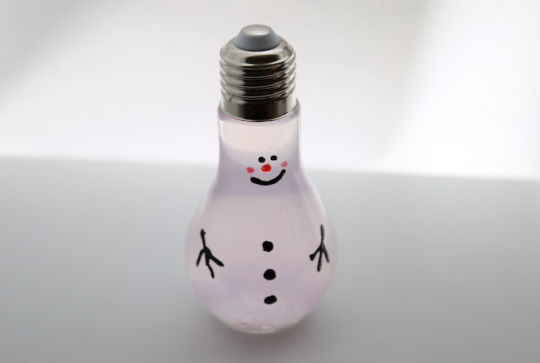 DIY : des bricolages de Noël tendance et récup' pour les enfants - Ampoules