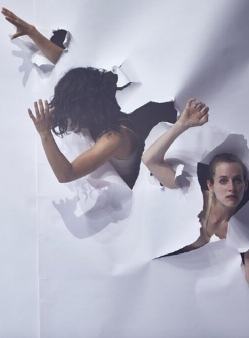 L'Odeur du gel - Compagnie brûlante : transpercement papier