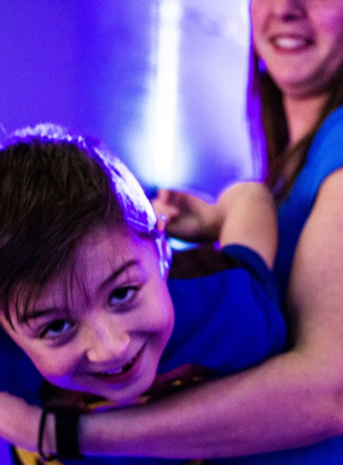 Laser Game Evolution Lille Solférino : Un enfant déguisé en super héro