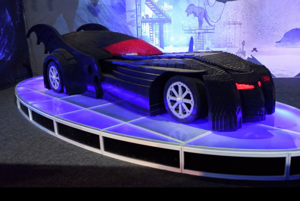 The Art of the Brick : DC super heroes - Batmobile