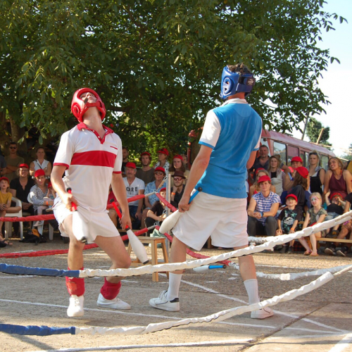 Moulins dimanche : Spectacle de jonglerie en costumes de boxeur