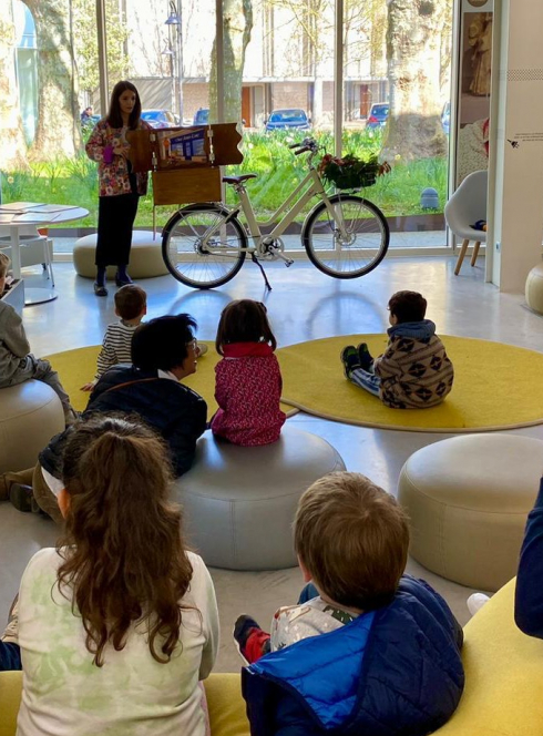 Salon du livre jeunesse du Bouscat : vélo kamishibaï