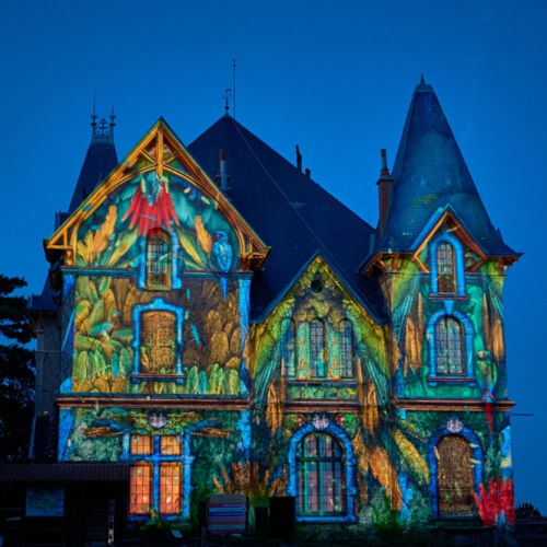 Festival Lumières Sauvages : Illuminations sur la façade d'un manoir
