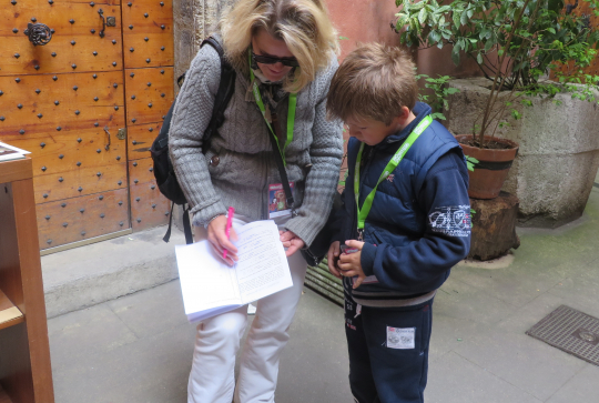 Chasse aux oeufs CitizenKid Vieux Lyon 20 avril 2014 - tour rose
