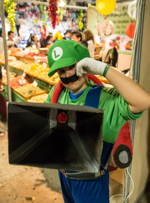 Paris Manga & Sci-Fi Show 2020 : enfant en cosplay Luigi
