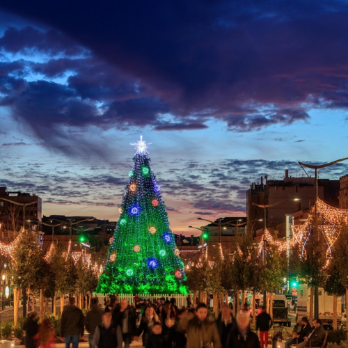 Sapin de Noël lumineux dans le Ville de Toulouse