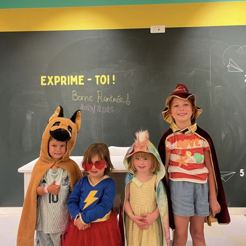 Little Cabana : Un groupe de quatre enfants déguisés