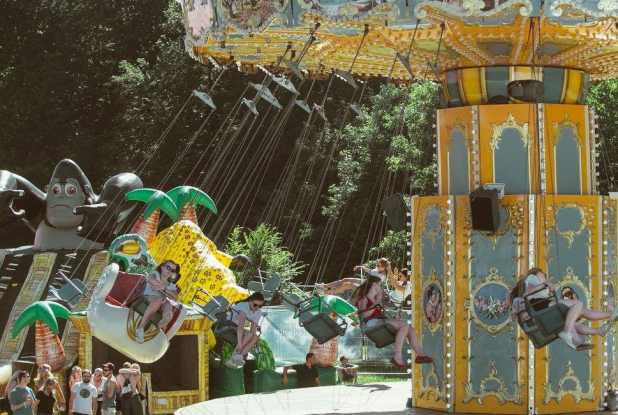 Un manège au Longevity Festival