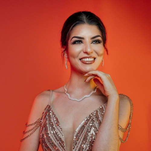 Concert Princesses : Chanteuse en tenue de soirée