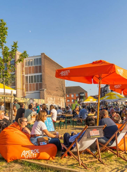 Guinguette La Madeleine : Transats au soleil