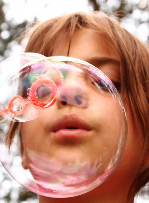 Enfant bulle de savon