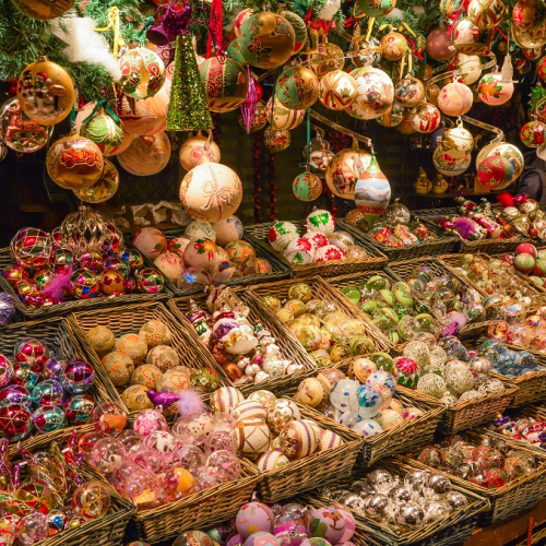 Mouans Sartoux fête Noël en 2024 : Stand de boules de Noël