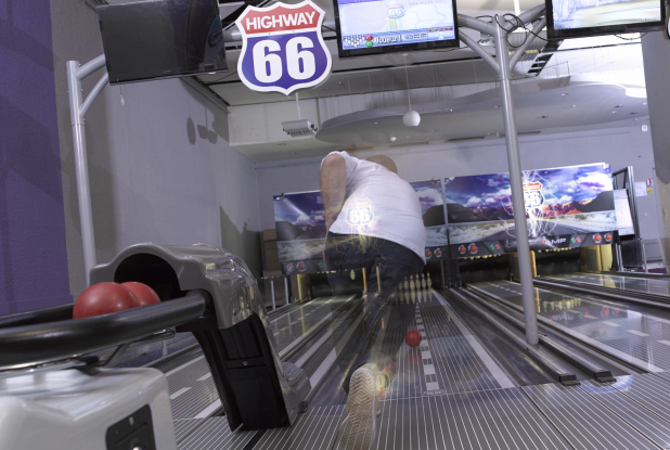 bowling tete dans les nuagtes