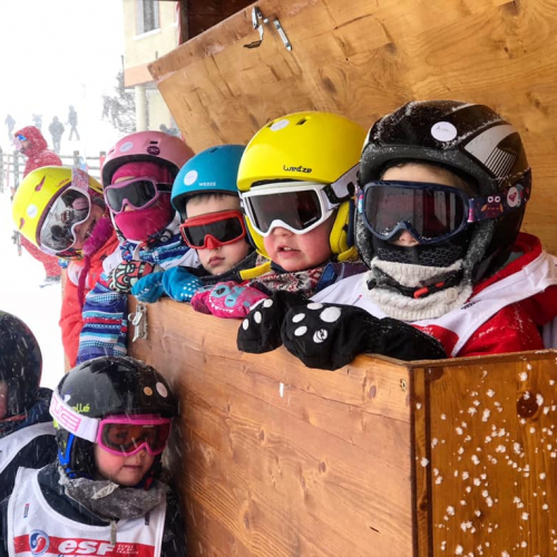 5 raisons de découvrir les Alpes du Léman cet hiver 2025-26 - enfants au ski