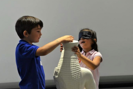 Expo Prière de toucher - Bordeaux, enfants & statue
