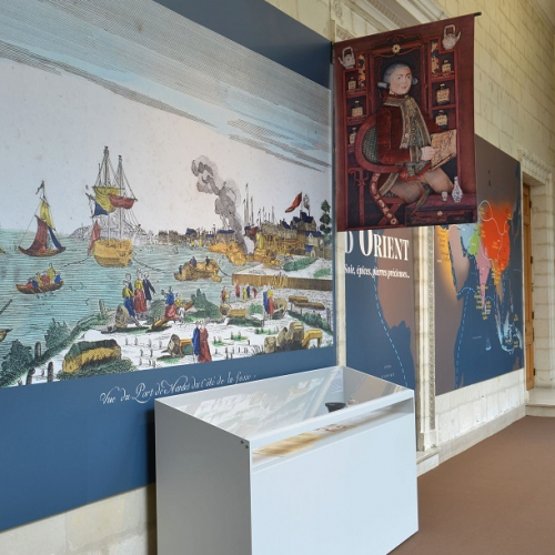 Expo Retour d'Orient Soie, épices et pierres précieuses : scénographie