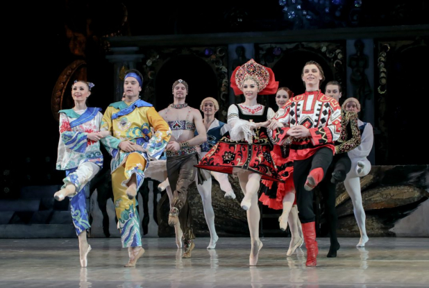 Casse-Noisette par le Ballet de Kiev : costumes traditionnels