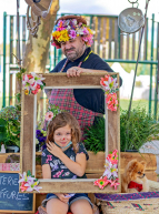 Petite fille à la Fête de la Morue