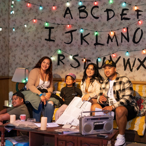 Stranger Things : The Experience, sur le canapé des Byers