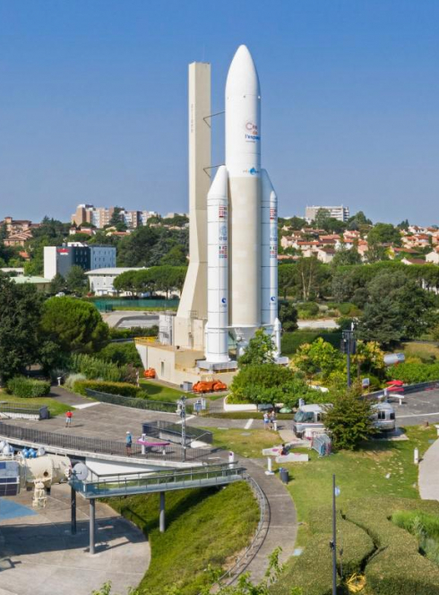 La Cité de l’espace : vue générale, fusée