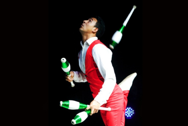 Jongleur au Grand Cirque de Noël