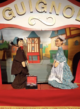 Un festival de marionnettes en famille