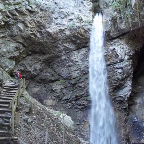 Grotte et cascade de Seythenex