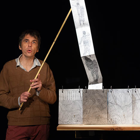 L'appartement à trous - Patrick Corillon