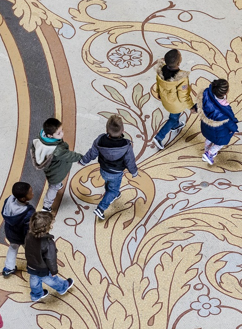 Palais de la découverte : enfants vus d'en haut