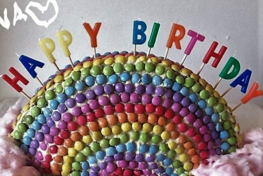 Gâteau arc-en-ciel avec des Smarties