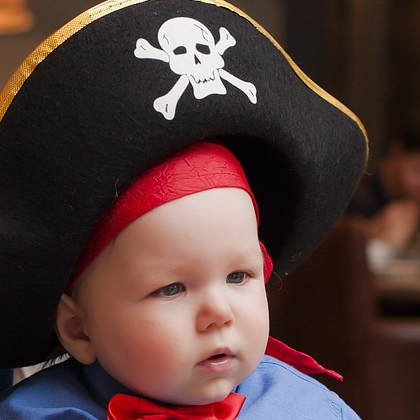 Bébé déguisé en pirate