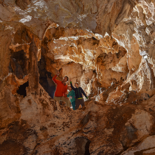 Grotte de Thaïs : visite en famille dans l'univers souterrain