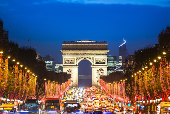 Illuminations de Noël des Champs-Elysées à Paris 2021