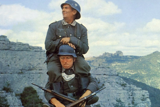 La Grande Vadrouille : De Funès sur les épaules de Bourvil