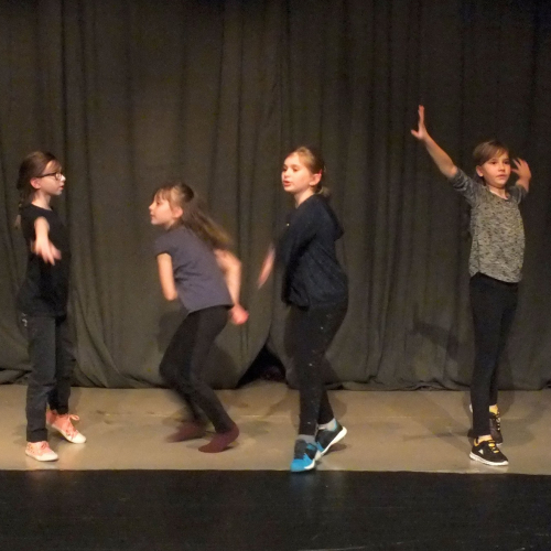 Des enfants en stage au Théâtre du Tambourin