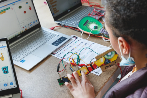 SeineLab : atelier lutherie à la Seine Musicale