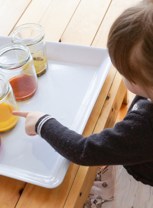 Expériences scientifiques ludiques à faire avec les enfants en cuisine : transformer les aliments en famille