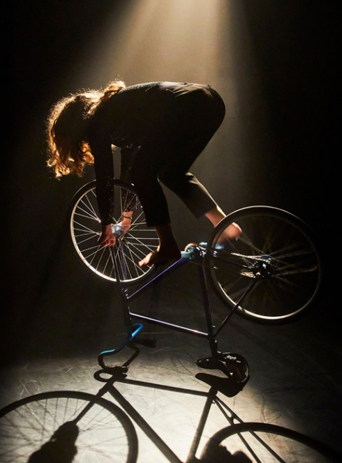 Diptyque - Raphaëlle Boitel : Deux circassiennes sur scène