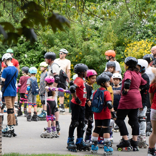 Ride On Lille : Enfants qui font du roller dehors
