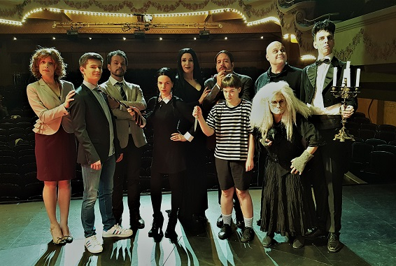 La Famille Addams, la comédie musicale : le casting sur la scène du théâtre le Palace