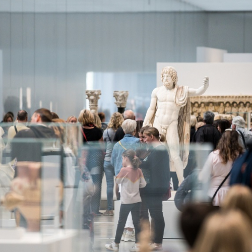 Louvre-Lens : famille en visite
