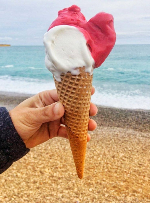 Arlequin Gelati : Cornet de glace au bord de l'eau