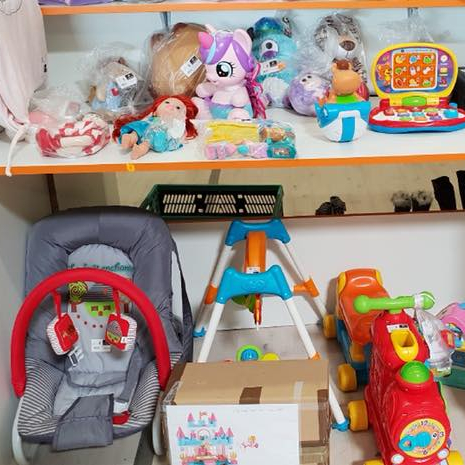 Au vide-grenier - Fougères