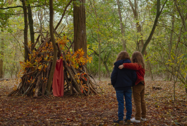 Petite maman : en forêt