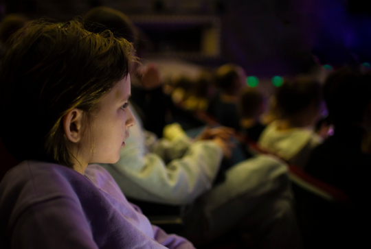 Top spectacles jeune public à voir en famille en 2026